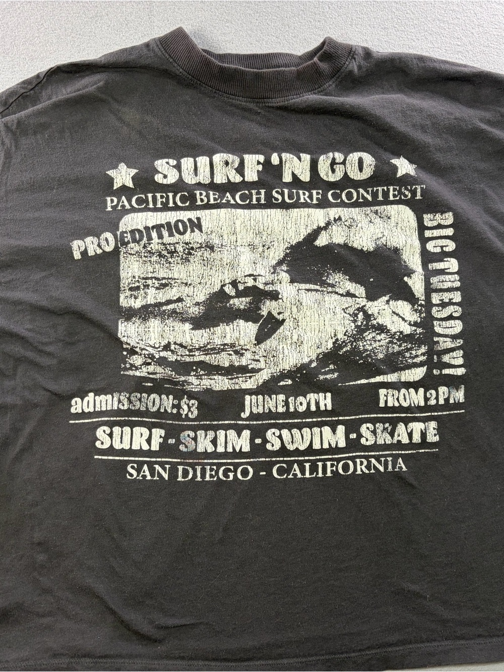 Vintage Y2K Surf 'N Go Black Graphic Tee - Pacific Beach Surf Contest